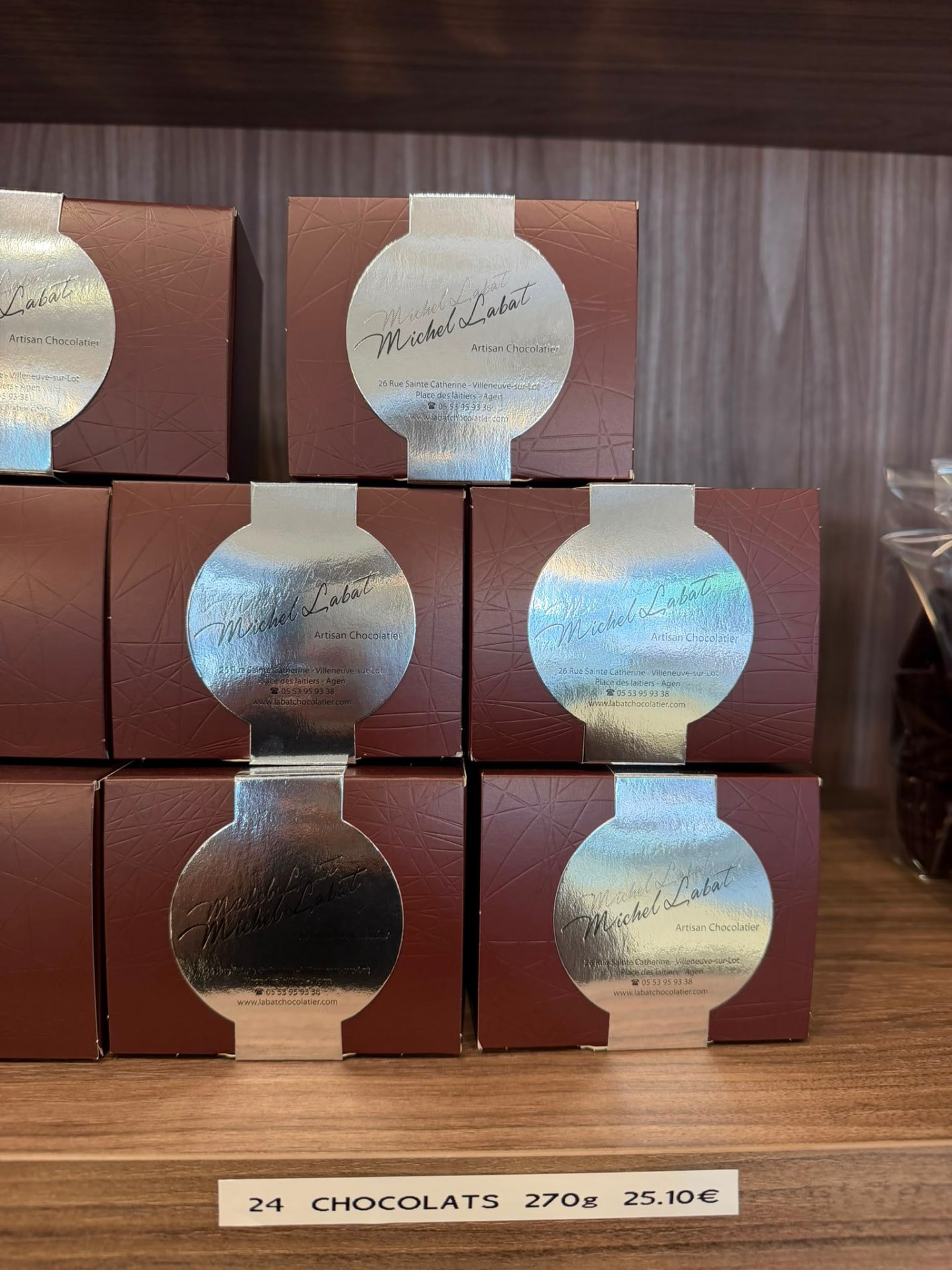 Boîte 24 chocolats 270 g — Écrin signature Michel Labat, assortiment de 24 bonbons de chocolat.