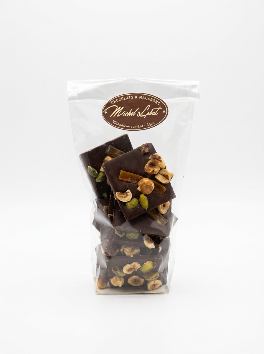 Mendiants 150 g — Palets de chocolat noir garnis de fruits secs et pistaches.