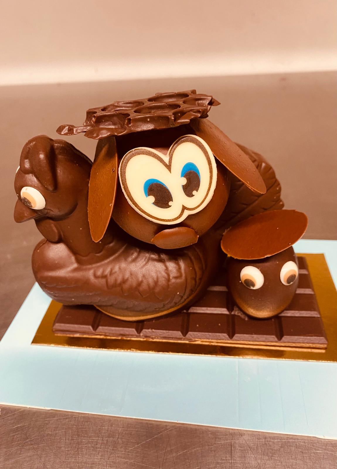 Poule et son poussin en chocolat