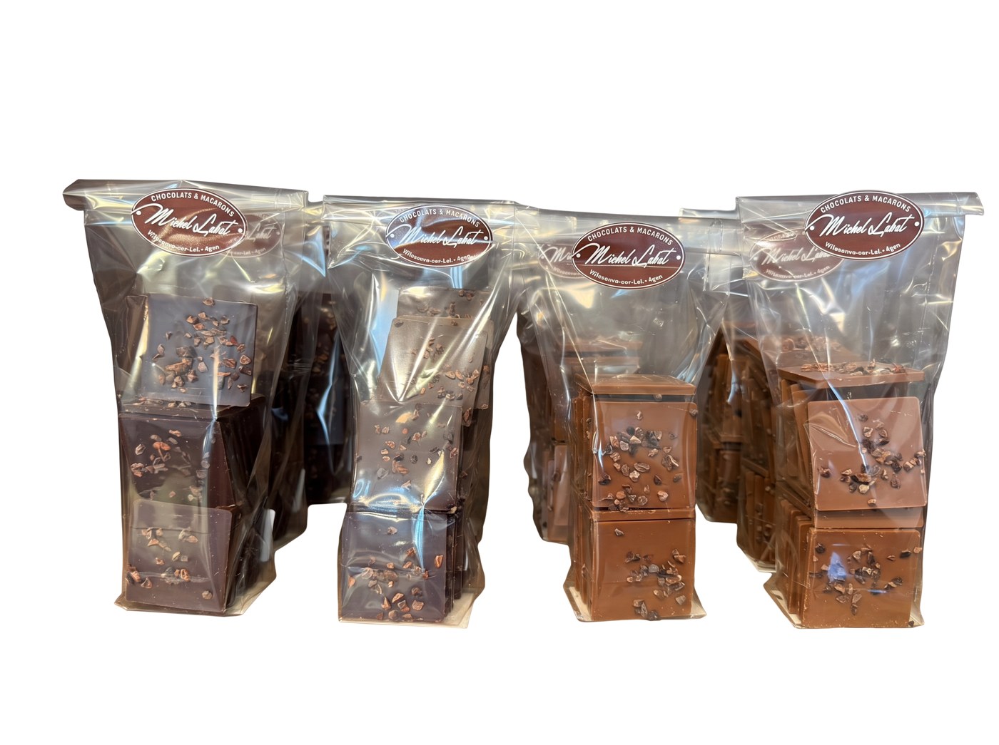 Palets grué de cacao 180 g — Palets chocolat noir ou lait parsemés de grué de cacao croquant.
