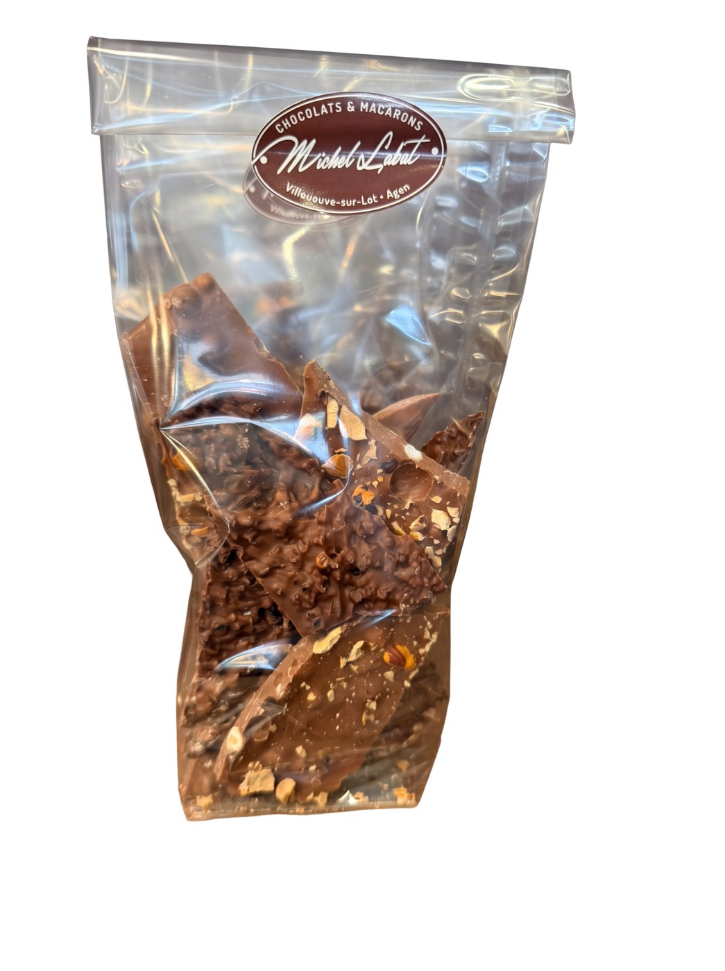 Casse-noisettes 230 g — Éclats de chocolat au lait généreusement parsemés d'amandes, noisettes et fruits secs.