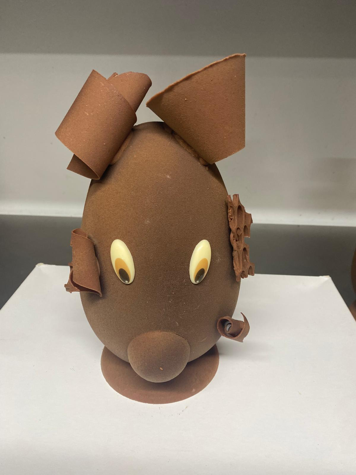 Sujet œuf décoré en chocolat